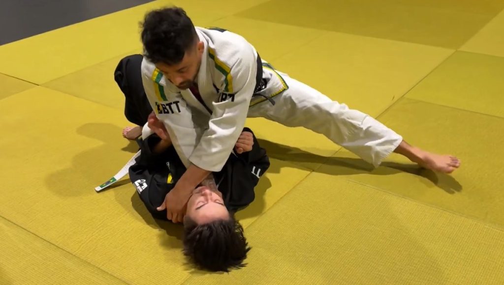 Knee on belly x choke — BJJ technique at Banzai Jiu-Jitsu