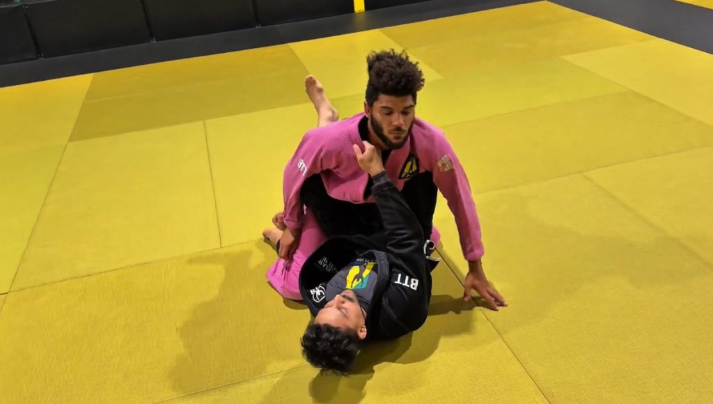 Omoplata variation from the pendulum movement — BJJ technique at Banzai Jiu-Jitsu